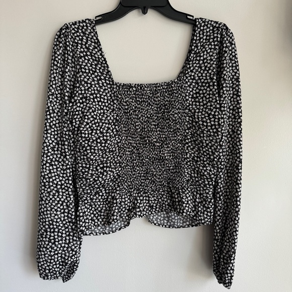 H&M Floral Cinched Top Perfect for Summer - Picture 2 of 4